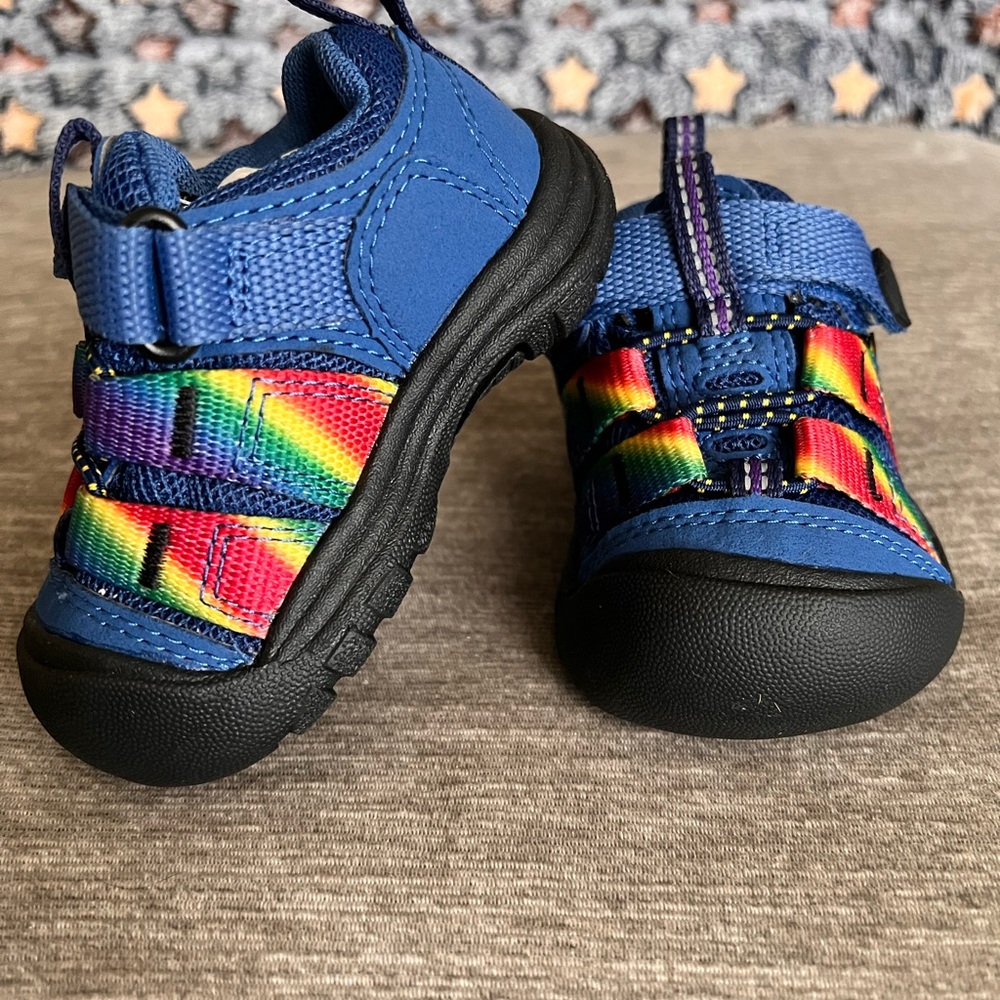 NIB KEEN Newport H2SHO Toddler Sneaker Sandal Size 4 Rainbow Cobalt